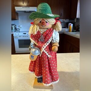 VINTAGE STEINBACH NUTCRACKER CHUBBY MISS KLARA BEER MAID